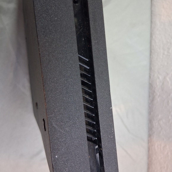 PS4 Black Gaming Console - Picture 7 of 14